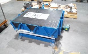 高效安全的桅柱式高空作業(yè)平臺助力車站清潔作業(yè)